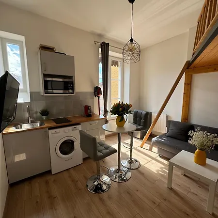 Apartment Centre *
